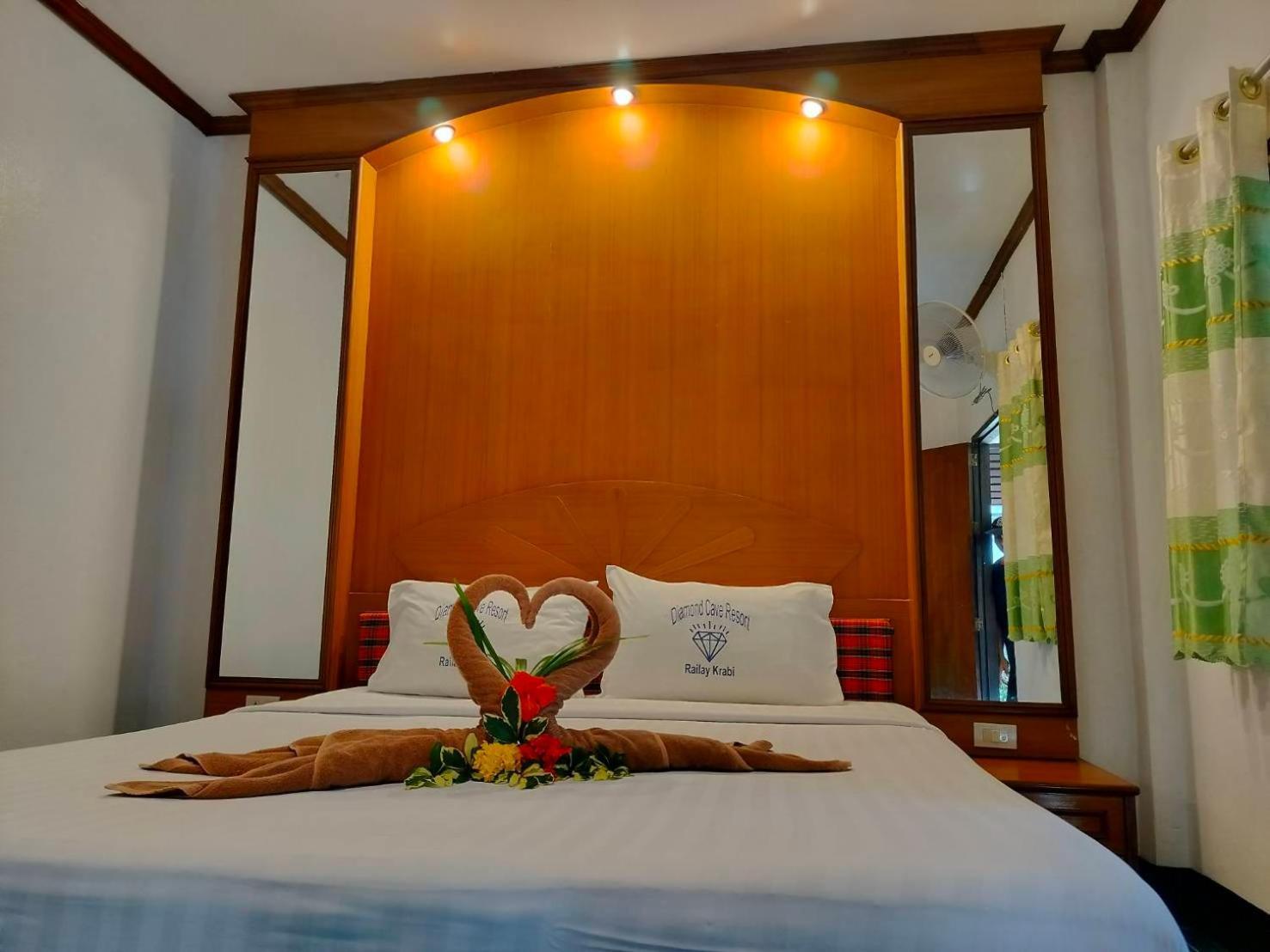 Diamond Cave Resort Railay Beach Rum bild